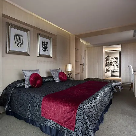 Hotel Mim & 4*